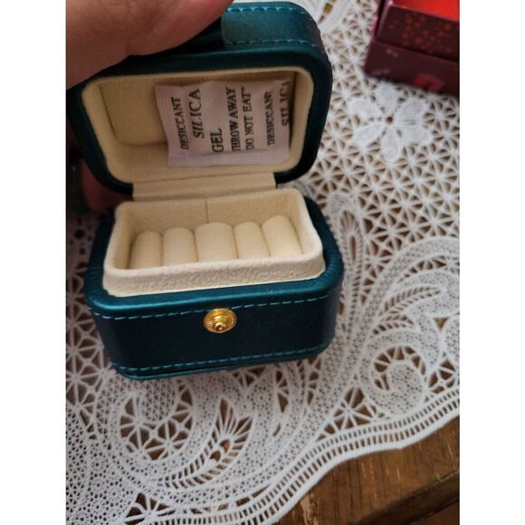 New shiny green travel ring box - Picture 1 of 2